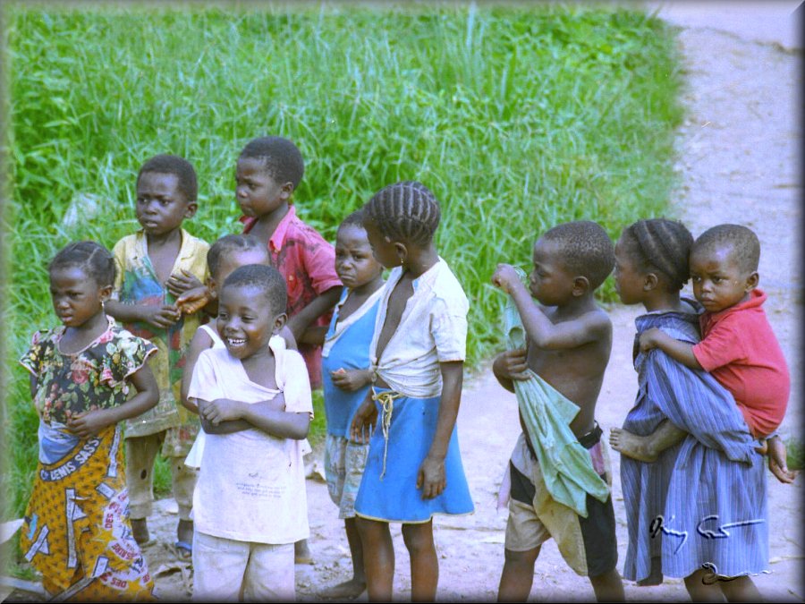 The children of the village of Les Saras